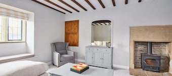 Postman's Knock - a magnificent family friendly Grade II listed cottage in the heart of a quiet vill