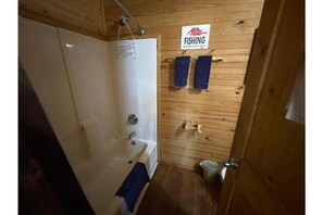 淋浴设施、毛巾、肥皂、洗发水