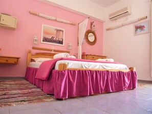 2 chambres, coffres-forts dans les chambres, fer et planche à repasser