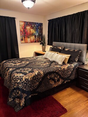 3 bedrooms, in-room safe, desk, iron/ironing board