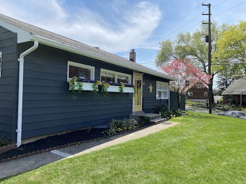 HARRISBURG HERSHEY PARK GIANT CENTER FARM SHOW PETS WELCOME GATED YARD SAFE FUN 