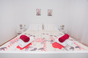 2 bedrooms, desk, iron/ironing board, free WiFi