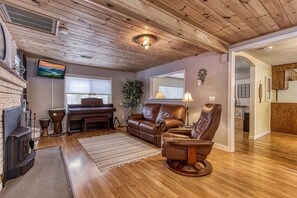 Smart TV, fireplace, streaming services, music library - Mountain View Cabin: Hot Tub, Patio, Community Pool (Sevierville)