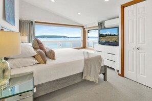 3 bedrooms, desk, travel crib, free WiFi