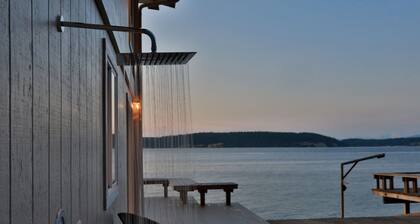 Beachfront, Water & Mountain Views, Epic Deck on Whidbey Island!