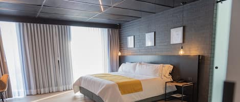 Premium Room 1 King Size Bed | 1 bedroom, minibar, in-room safe, desk