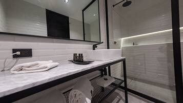Shower, towels