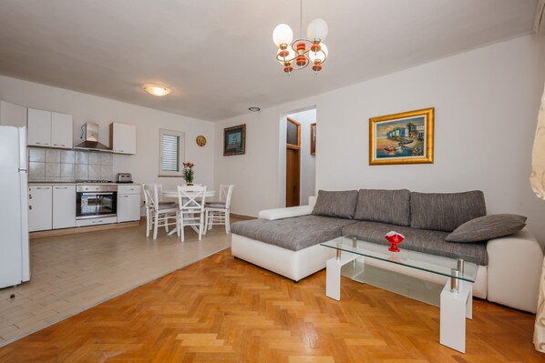 Apartment, Multiple Beds | Living room