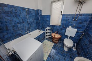 Apartment, Multiple Beds | Bathroom