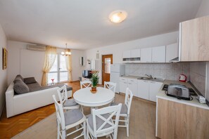 Leilighet, flere senger | Eget kjøkken | Kjøleskap, mikrobølgeovn, ovn og kokeplater