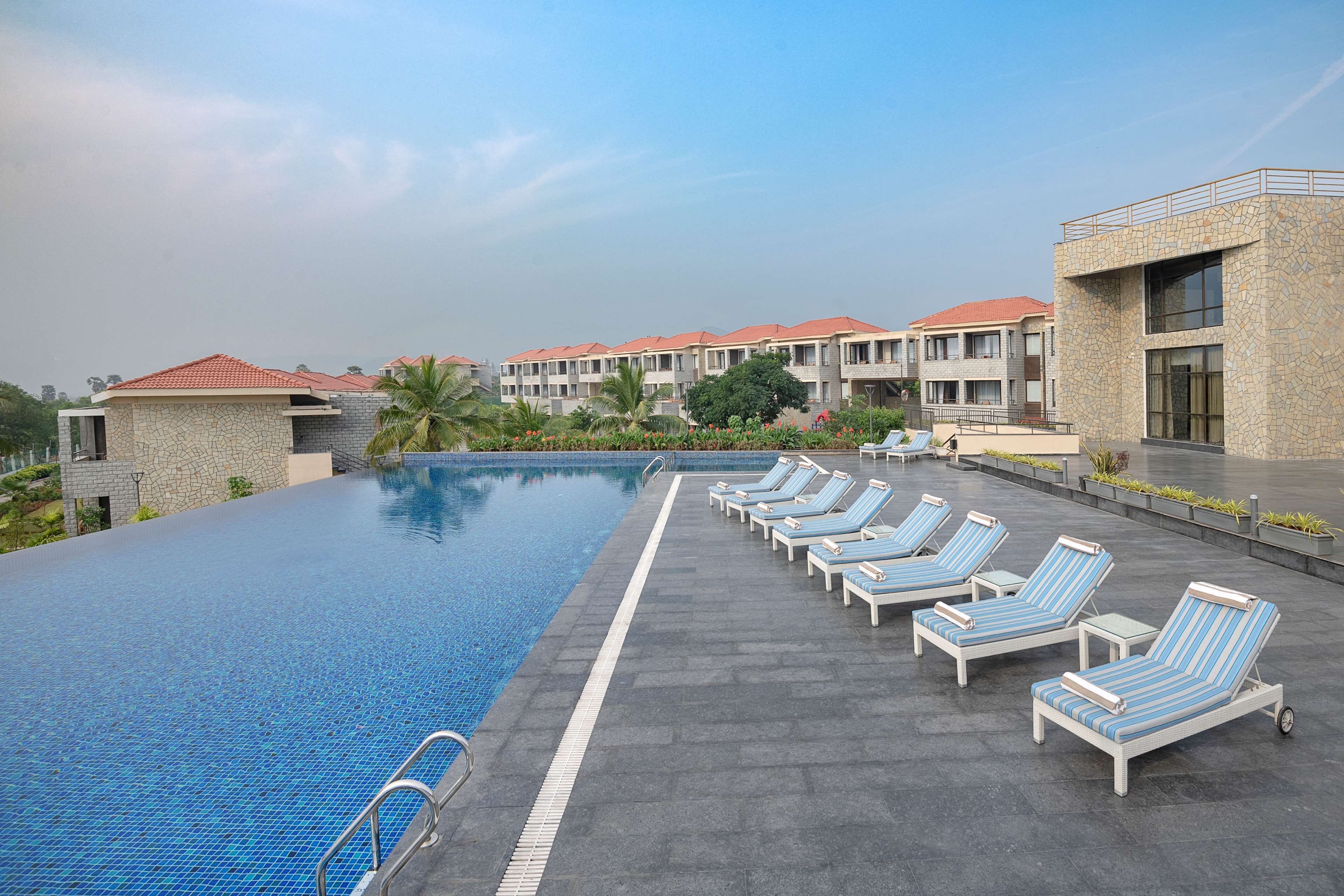 Outdoor pool, pool loungers