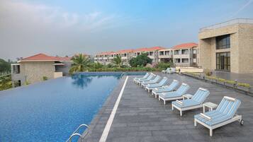 Outdoor pool, pool loungers