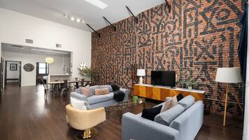 Penthouse City | Vardagsrum | LED-tv