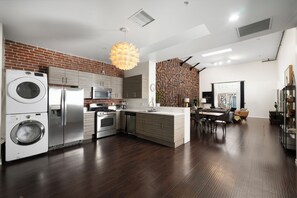 Ático City | Zona de estar | Una televisión LED