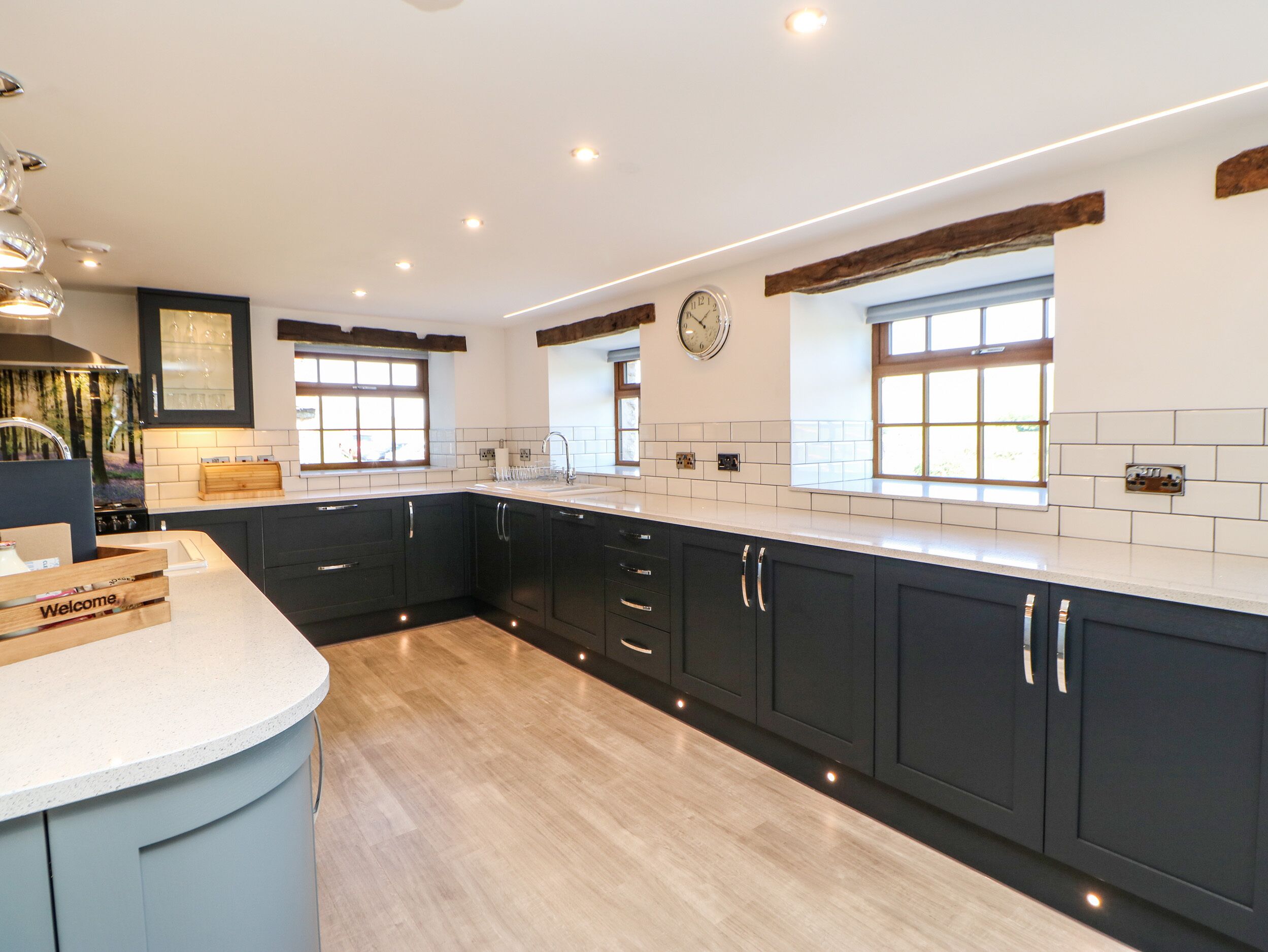 Refrigerador, lavavajillas, tetera/pava eléctrica, tostadora