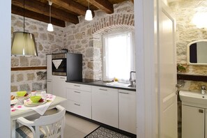 Refrigerador, horno, parrilla de estufa y lavavajillas 