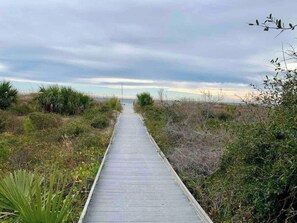 Across the street from the beach - BEACH CONDO STEPS FROM COLIGNY PLAZA — Your Perfect Hilton Head Family Escape<br><br>Wake up to lagoon views and fall asleep to ocean breezes. This charming 3-bedroom beachside condo puts you just steps from Coligny Plaza and direct beach access. (Hilton Head Island)