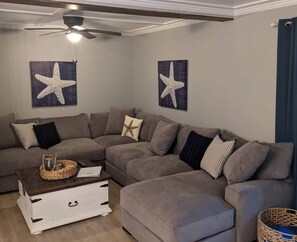 Smart TV, offices - Spacious Central Retreat | Walk to Beach & Shops (Hilton Head Island)