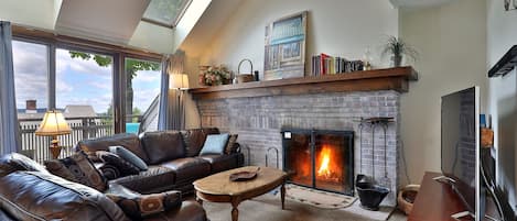 Flachbildfernseher, Kamin, DVD-Player, Streaming-Dienste