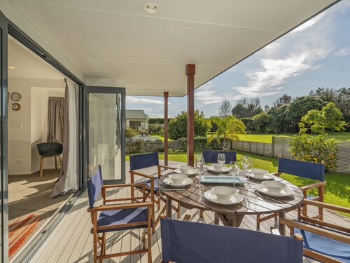 Sunlight Bach - Whitianga Holiday Home