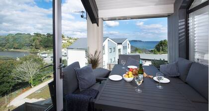Swanpool View - a house that sleeps 8 guests in 4 bedrooms