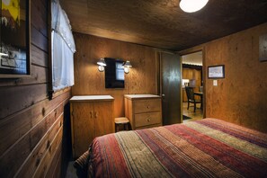 1 bedroom, iron/ironing board, Internet, bed sheets