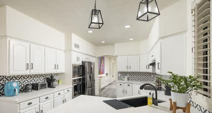 Modern Spacious 2 Master Bedroom Cal King with Loft & Pool Sleeps 6