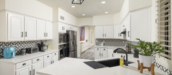 Modern Spacious 2 Master Bedroom Cal King with Loft & Pool Sleeps 6