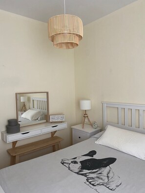 2 dormitorios, tabla de planchar con plancha, wifi gratis y ropa de cama