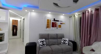 Luxurious Apartment 4to level with security camera