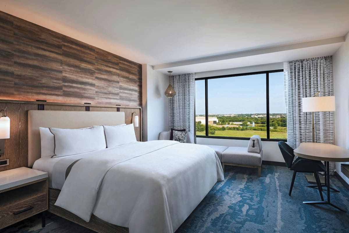 Luxe beddengoed, pillowtop-bedden, een kluis op de kamer, een bureau