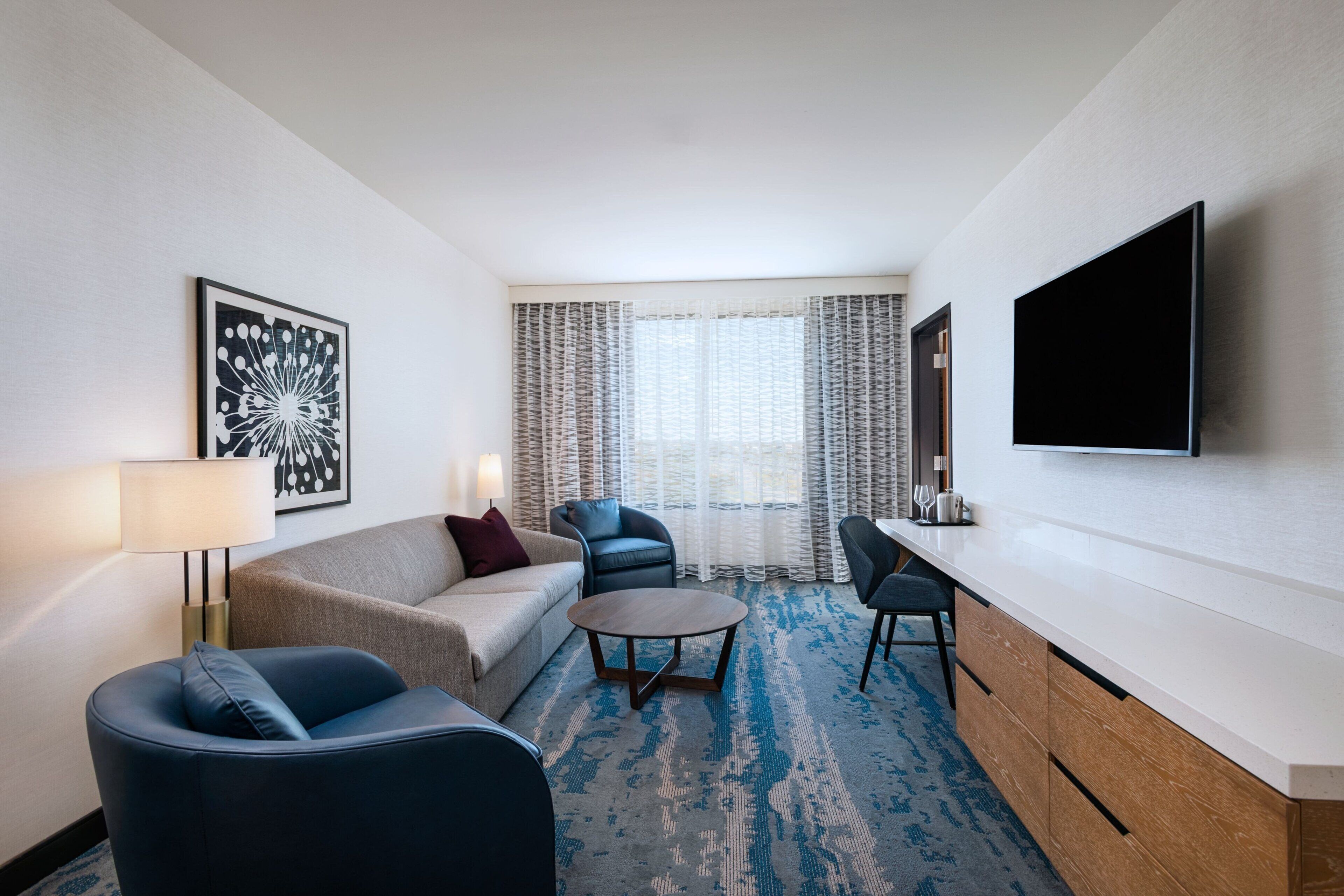 52-inch smart tv with satellite channels, netflix, streaming services