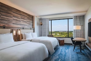 Luxe beddengoed, pillowtop-bedden, een kluis op de kamer, een bureau
