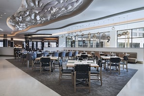 Desayuno buffet todos los días (con cargo)