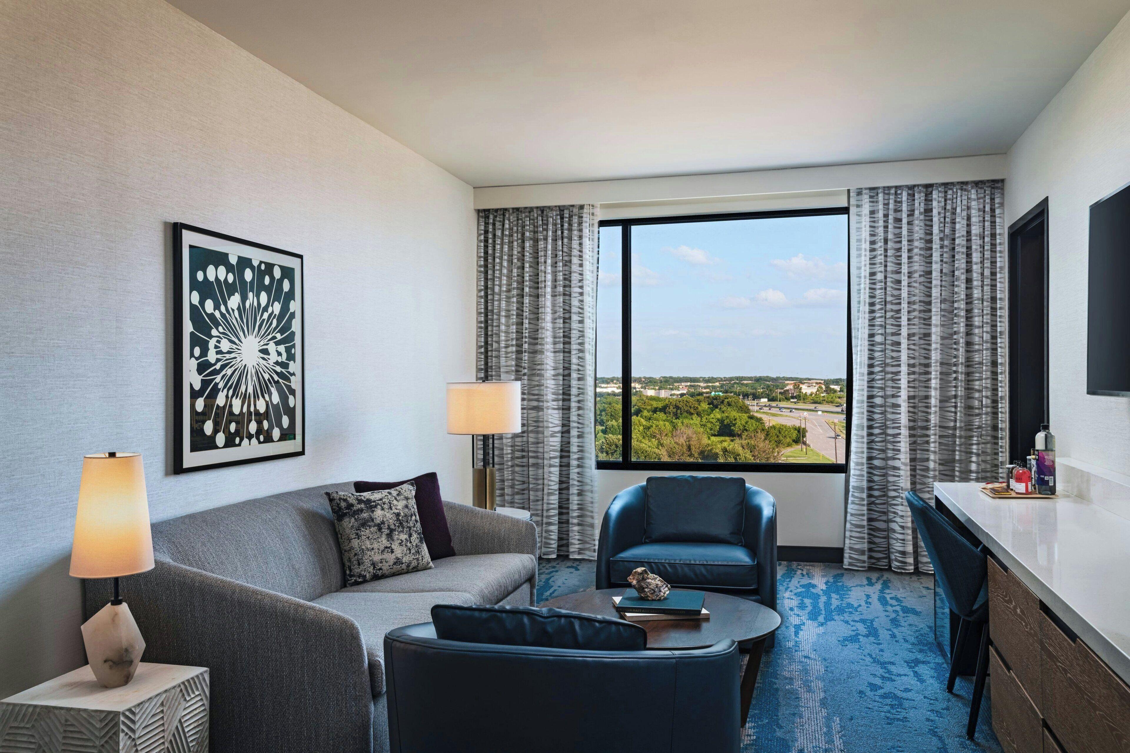 Seprai premium, bantalan ekstra lembut, brankas, dan meja kerja