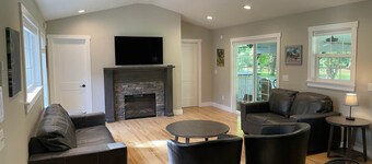 Riverside Escape - Riverfront Home on 1 acre