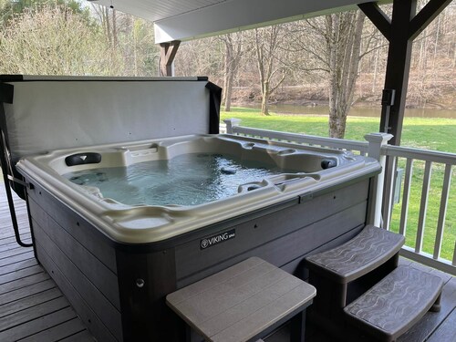 Riverside Escape - Riverfront Home on 1 acre