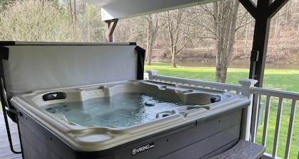 Riverside Escape - Riverfront Home on 1 acre