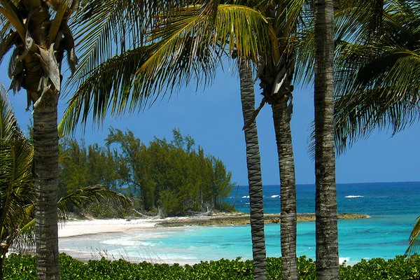 Beach nearby, sun loungers, beach towels