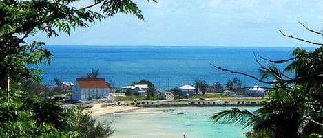 Beach nearby, sun loungers, beach towels