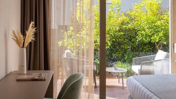 Design Apartment, 1 Bedroom, Pool Access, Sea View