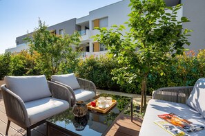 Luxury-Apartment, 2 Schlafzimmer, Poolzugang, Gartenblick | Ausblick vom Zimmer
