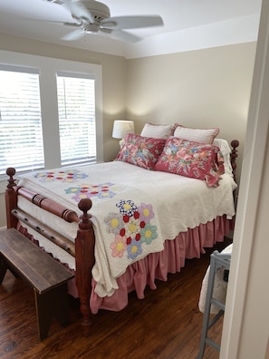 4 bedrooms, desk, iron/ironing board, bed sheets