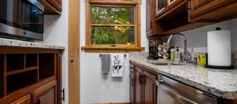 2 Bedroom Carriage House with view of Suttons Bay