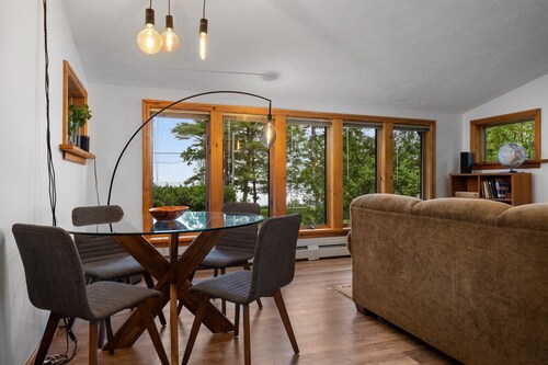 2 Bedroom Carriage House with view of Suttons Bay