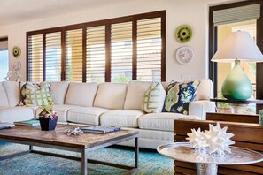 Téléviseur connecté, lecteur de DVD, bureau