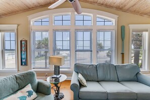 Smart TV, books, stereo