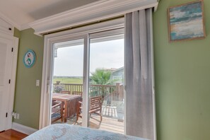 4 bedrooms, iron/ironing board, travel cot, free WiFi