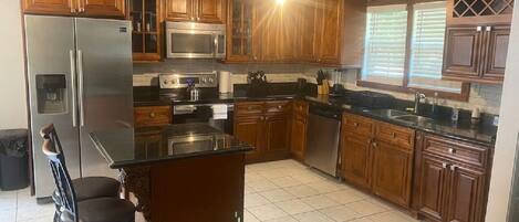 Fridge, oven, stovetop, dishwasher