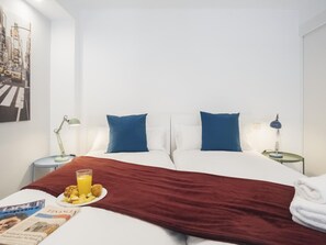 1 slaapkamer, een strijkplank/strijkijzer, internet, beddengoed